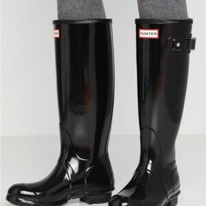 Hunter Tall Gloss Rain Boots in Black